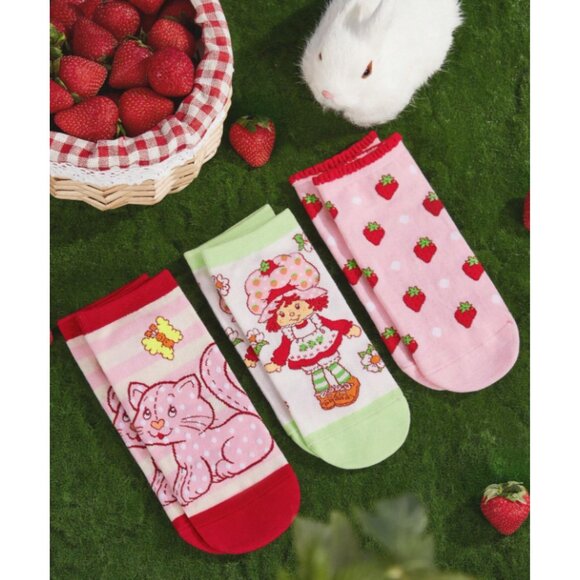 Strawberry Shortcake Ankle Socks – 3-Pack of Cute Cartoon Graphic Socks One Size - Picture 3 of 9